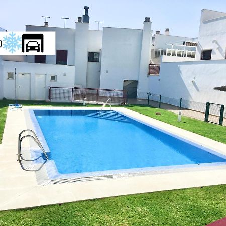 Apartamento Superior con piscina, parking, terraza, Aire Ac y Wifi -Solo familias o parejas- Conil De La Frontera Exterior foto