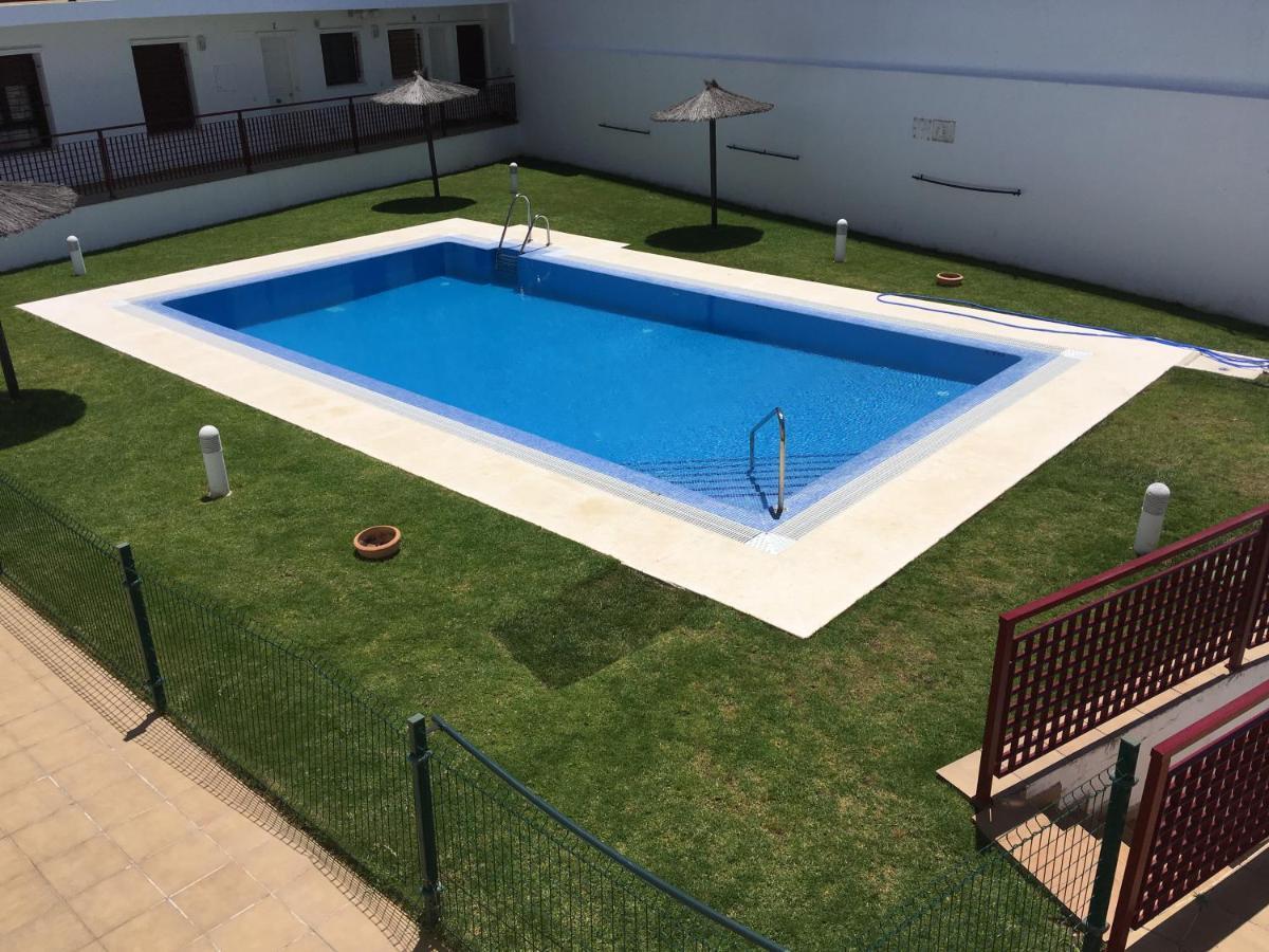 Apartamento Superior con piscina, parking, terraza, Aire Ac y Wifi -Solo familias o parejas- Conil De La Frontera Exterior foto