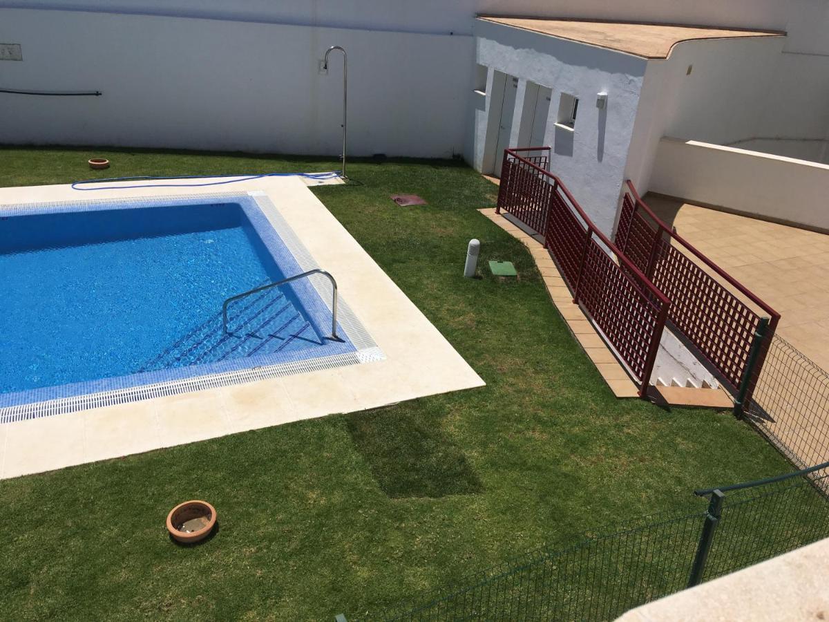 Apartamento Superior con piscina, parking, terraza, Aire Ac y Wifi -Solo familias o parejas- Conil De La Frontera Exterior foto