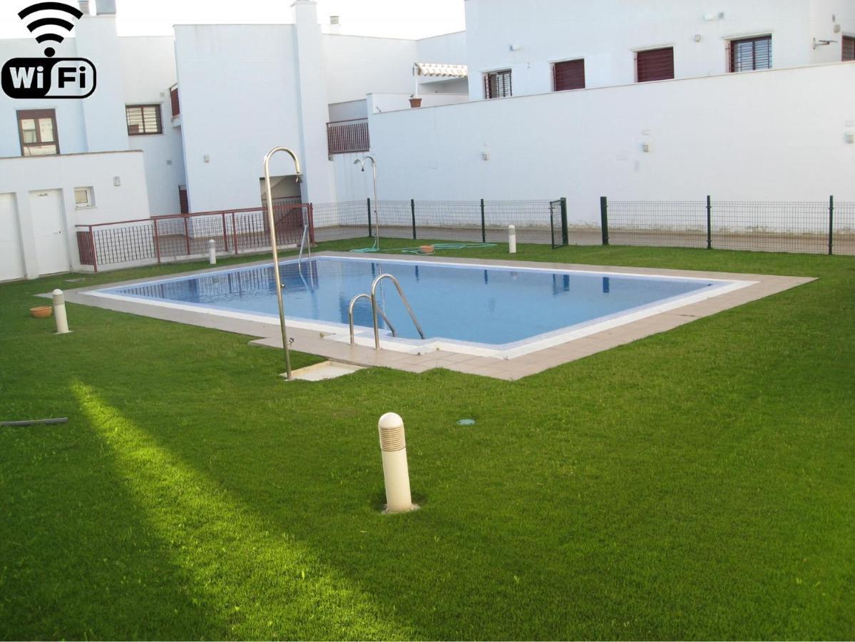 Apartamento Superior con piscina, parking, terraza, Aire Ac y Wifi -Solo familias o parejas- Conil De La Frontera Exterior foto