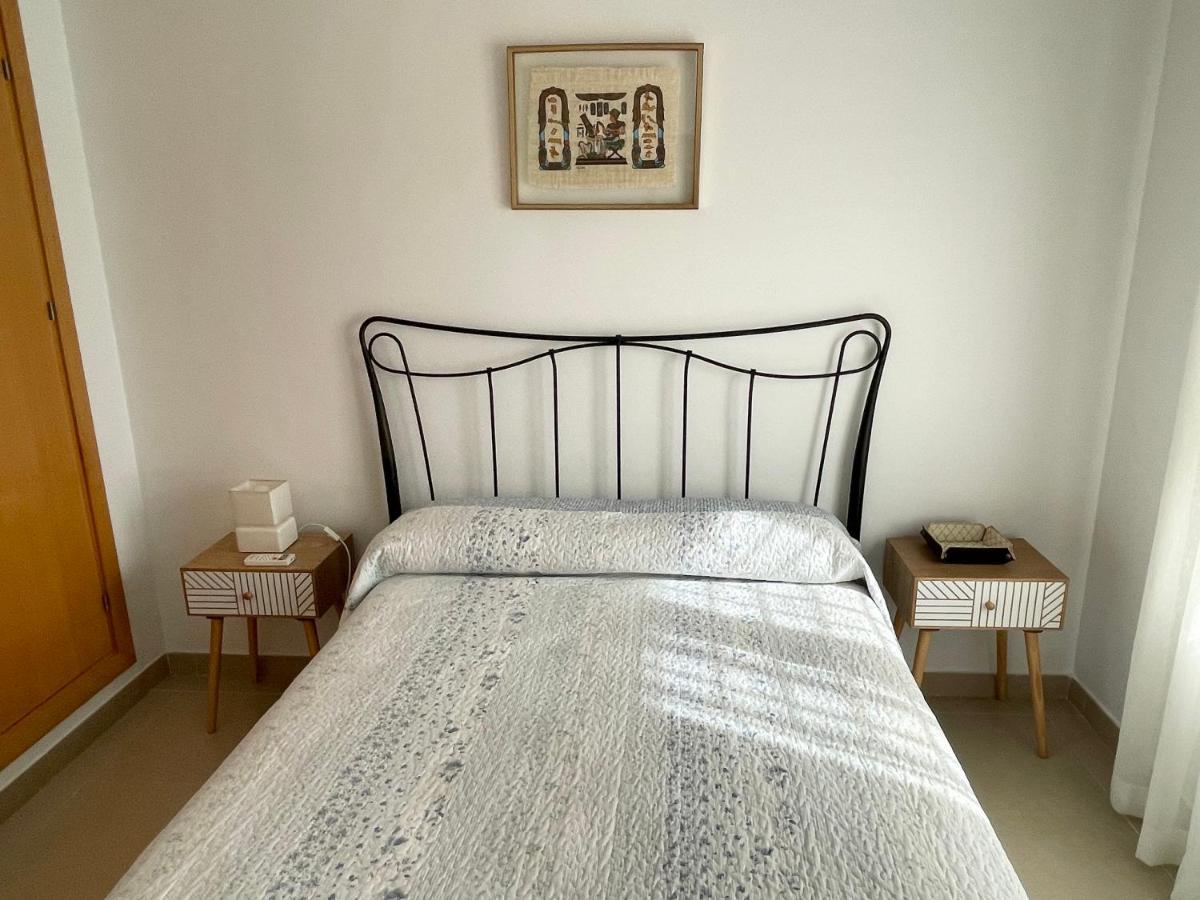 Apartamento Superior con piscina, parking, terraza, Aire Ac y Wifi -Solo familias o parejas- Conil De La Frontera Exterior foto